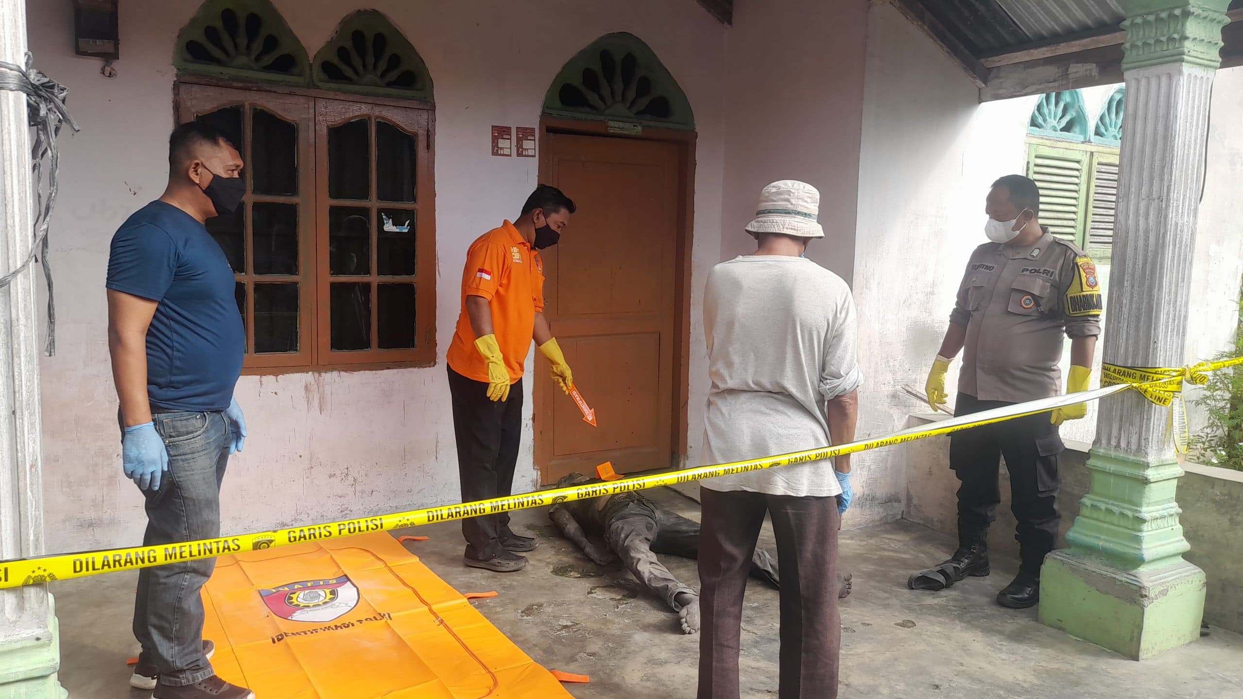 Komeng Ditemukan Meninggal di Teras Rumah Warga