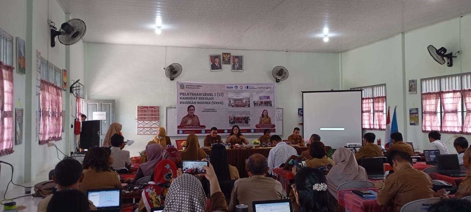 UPTD TIKP Disdiksu Gelar Pelatihan 11 Kandidat Sekolah Rujukan Google