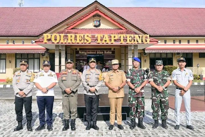 Pj.Bupati Tapteng Hadiri Apel Gelar Pasukan Operasi Kewilayahan Keselamatan Toba 2025