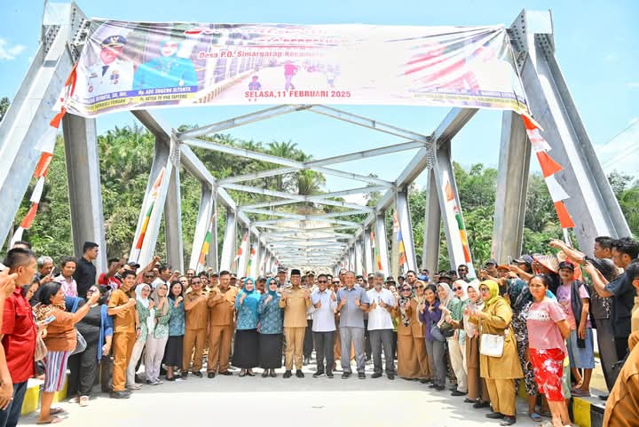 Pj. Bupati Tapteng Resmikan Jembatan Merdeka PO Simargarap Pasaribu Tobing