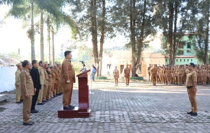 Perdana Setelah Dilantik, Bupati dan Wabup Samosir Pimpin Apel Gabungan