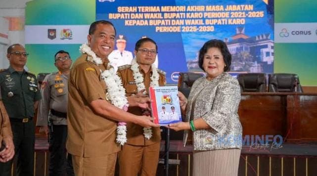 Serah Terima Memori Akhir Masa Jabatan Bupati dan Wakil Bupati Karo Periode 2021-2024 Kepada Bupati dan Wakil Bupati Periode 2025-2030