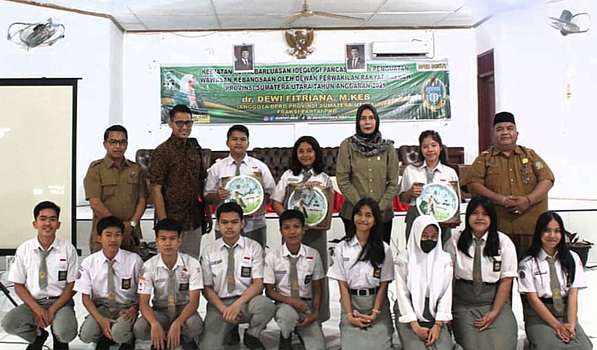 Fitriani Dewi Sosialisasi Wawasan Kebangsaan di SMAN 1 Tanjung Morawa