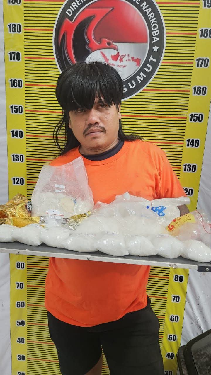 Mau Bongkar Kasus tapi Penakut, viral kan keterlibatan oknum polisi Narkoba Polresta Deli Serdang pemilik akun Kim Jon un tempelkan foto wartawan aktual di statusnya