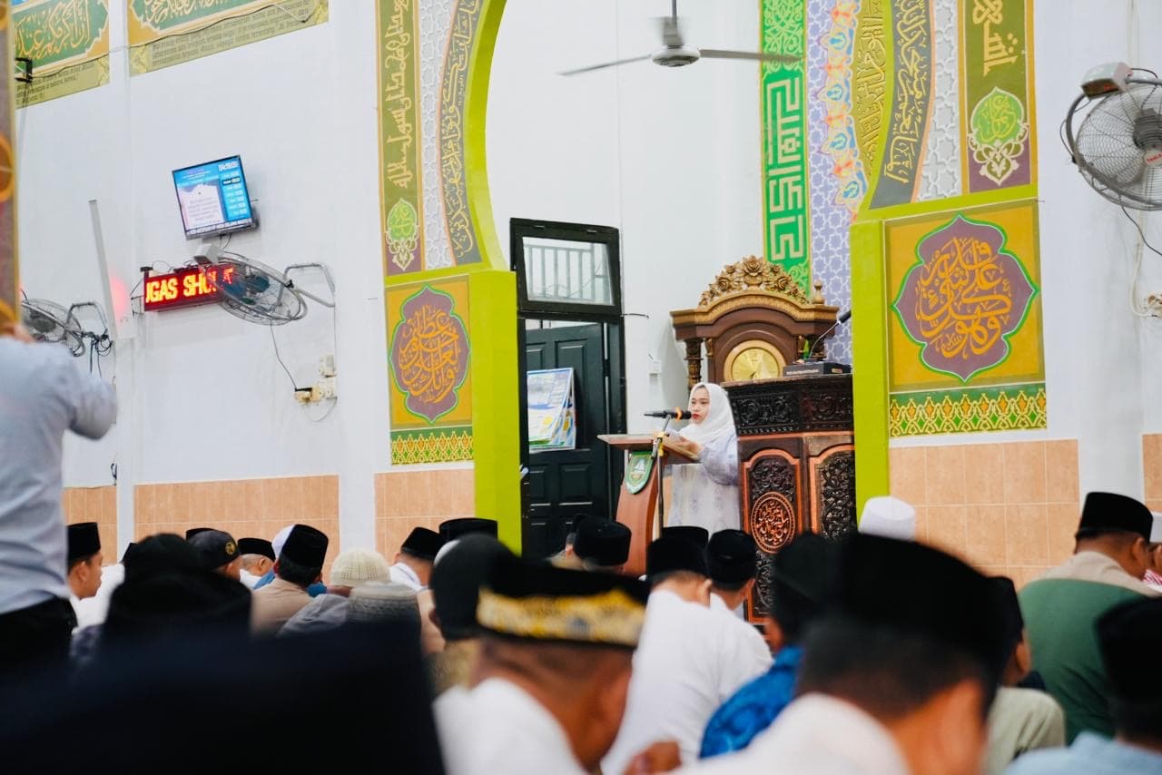 Rayakan Idul Adha di Muara Basung, Kasmarni Ajak Warga Saling Peduli dan Saling Menguatkan