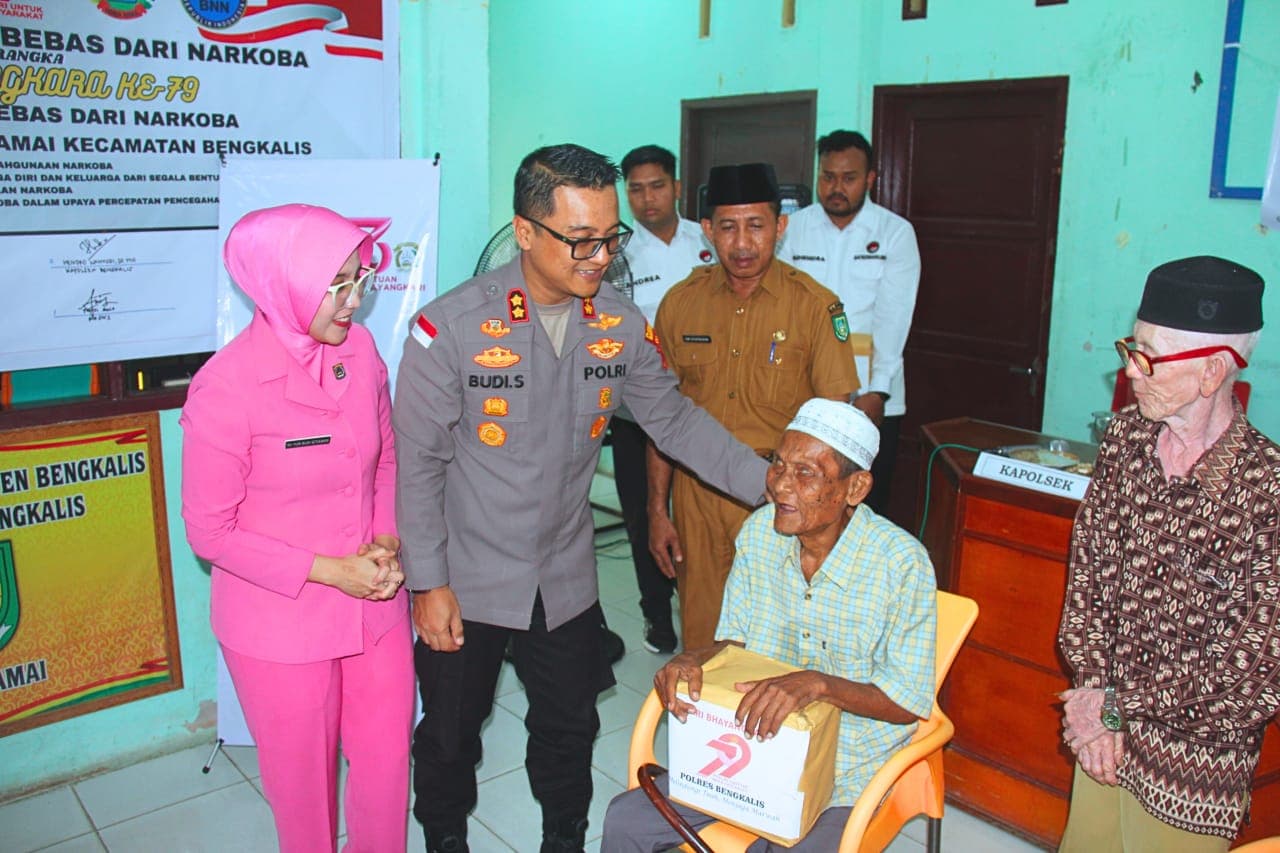 Polres Bengkalis Gelar Pemberian Bantuan Sosial dan Bakti Sosial dalam Rangka HUT Bhayangkara ke-79