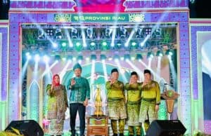 Bupati Bengkalis Kasmarni menghadiri seremoni pembukaan MTQ ke-43 Tingkat Provinsi Riau di Bengkalis, Sabtu (28/6/25).