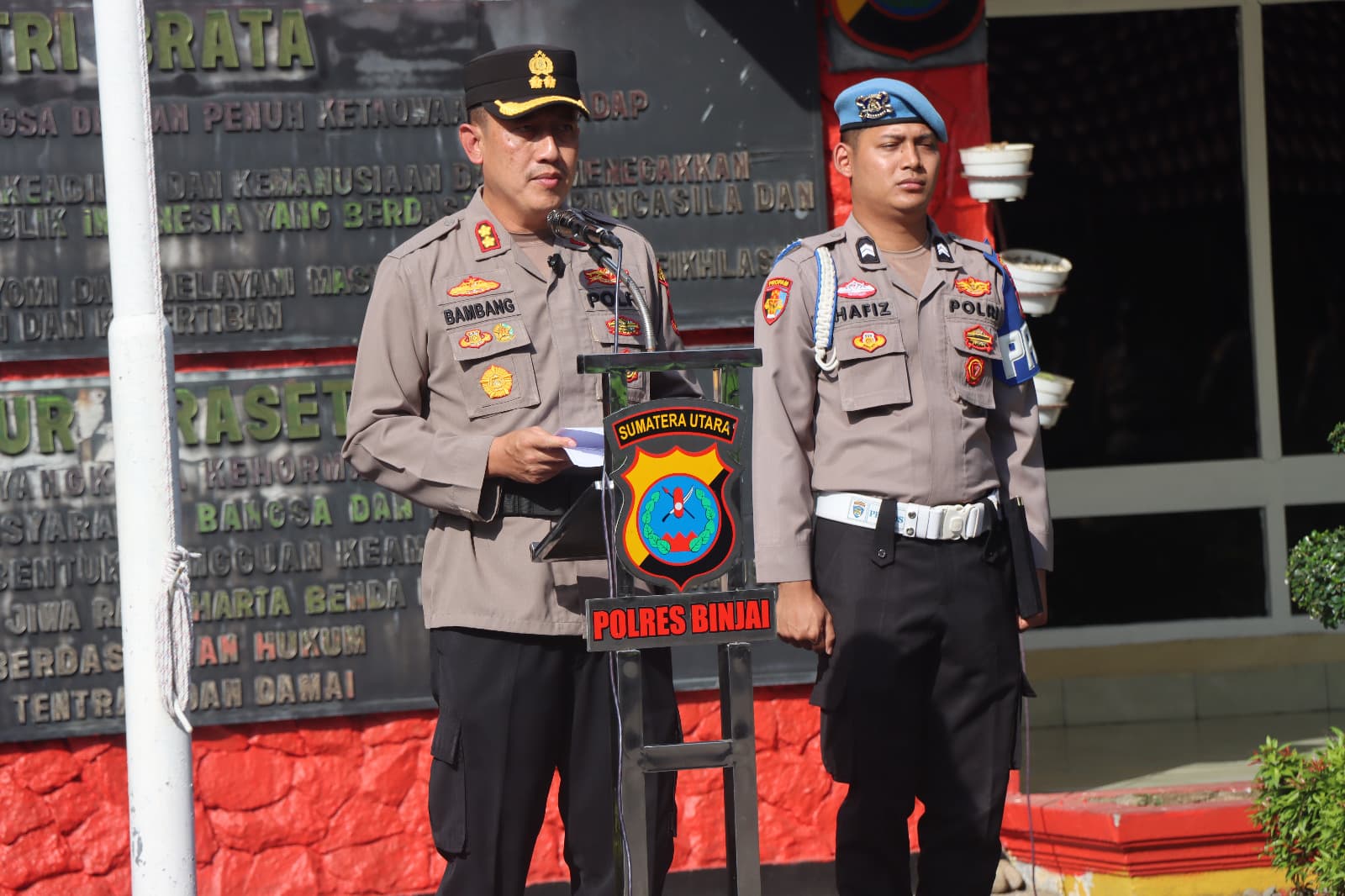 Polres Binjai Lepaskan Personil Yang Memasuki Masa Purna Bhakti Dengan Upacara Tradisi Kepolisian