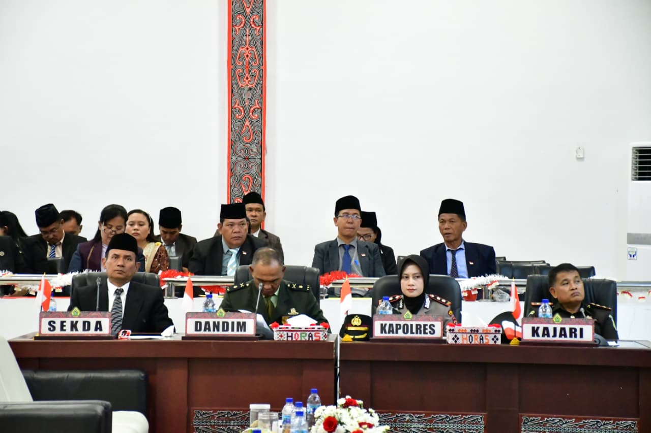 HUT RI ke-80, Bupati Samosir bersama DPRD dengarkan Pidato Kenegaraan Presiden RI