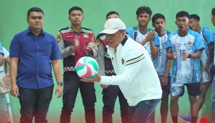 Bupati Karo Buka Turnamen Bola Volly Merdeka Cup 2025 di Lapangan Kodim 0205/TK Raya