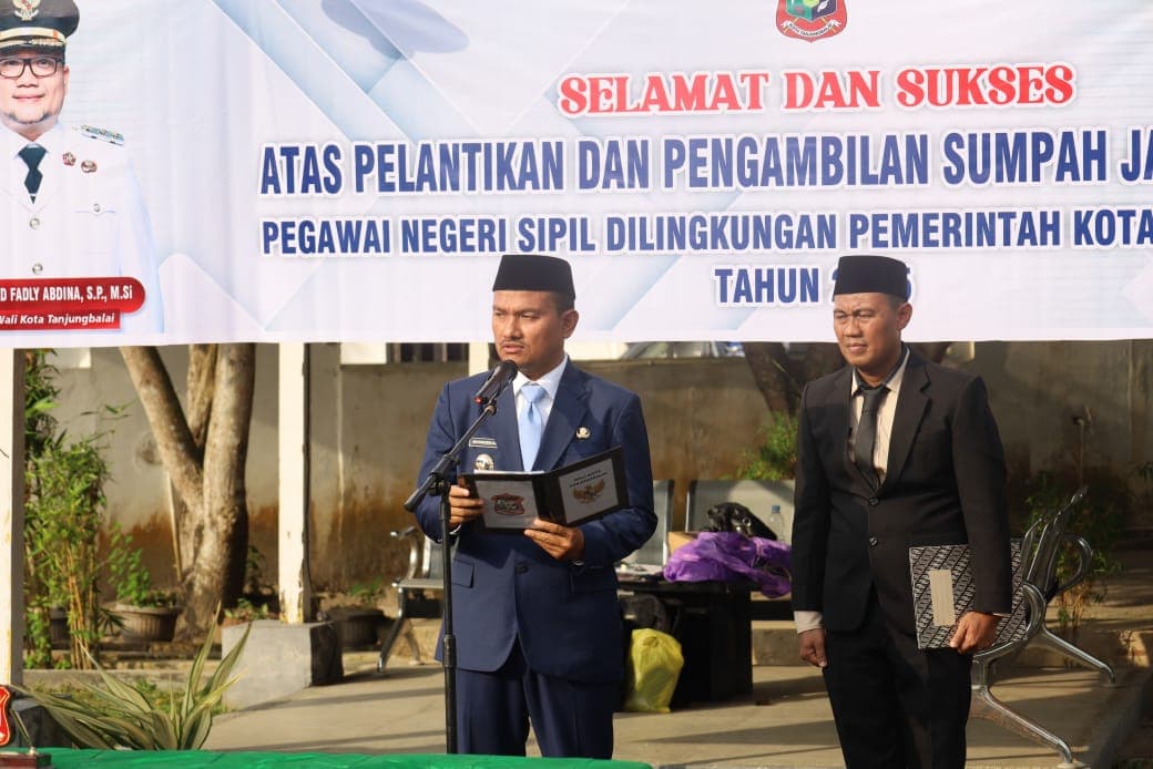 Lantik Pejabat Tinggi Pratama dan Pejabat Administrator, Wali Kota Tekankan Pentingnya Peningkatan dan Evaluasi Kinerja