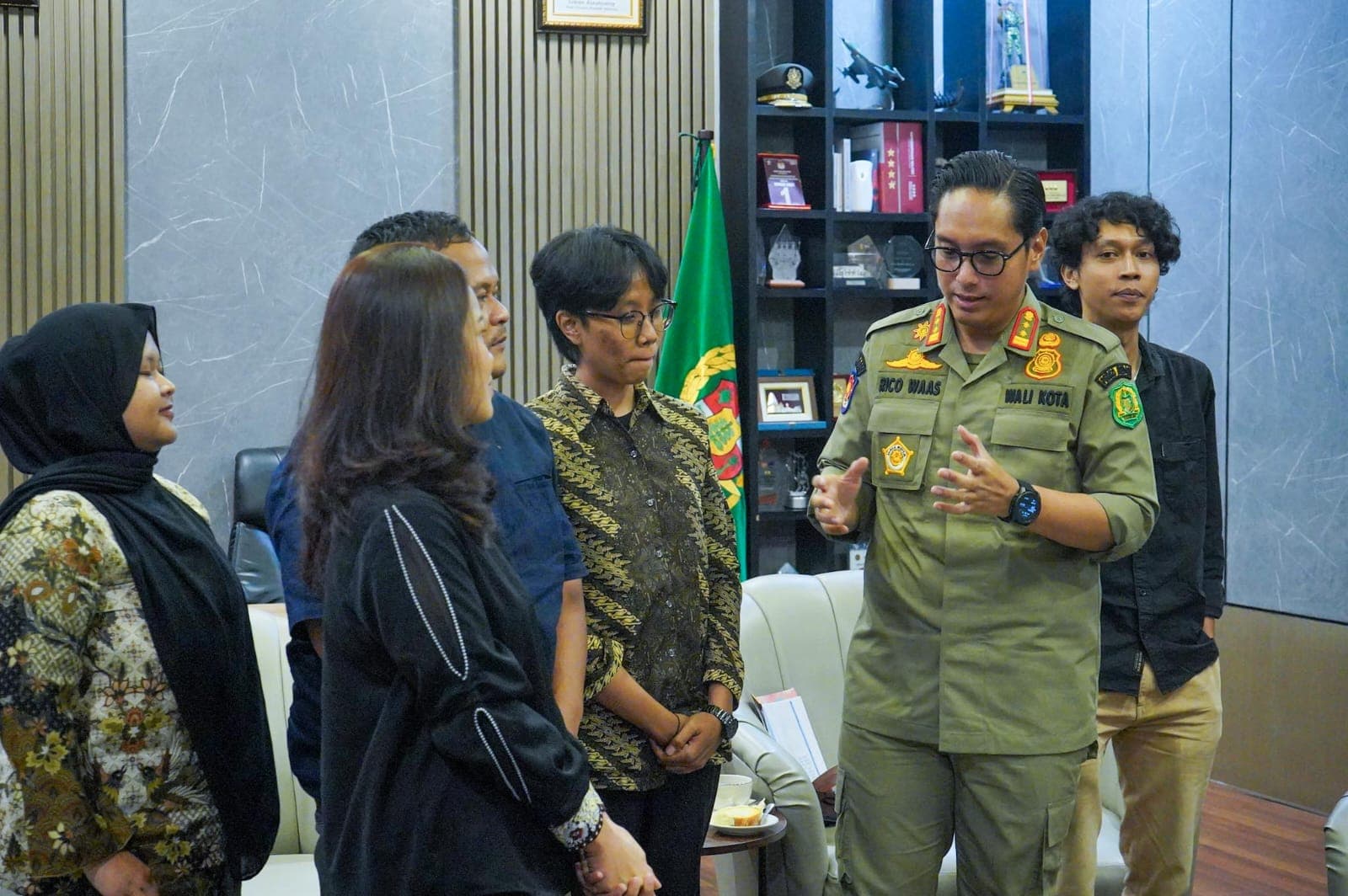 Rico Waas Dukung Komunitas Medan Teater Tampil di Festival Teater Sumatra III