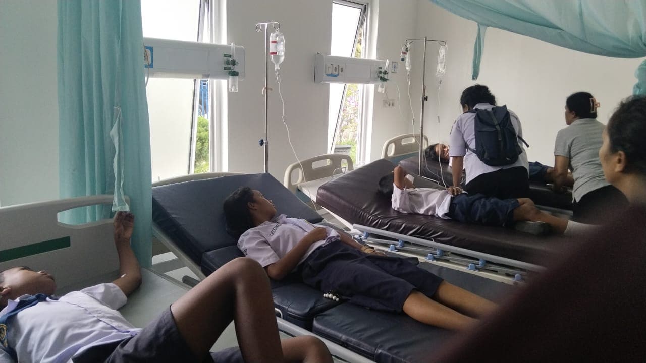 Puluhan Siswa SMPN 1 Laguboti Keracunan, Diduga Akibat Makanan Program Makanan Bergizi