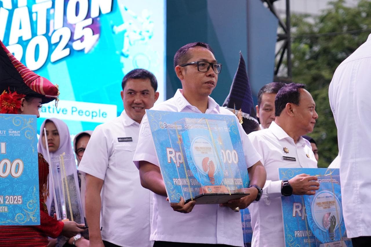 Bupati Tapanuli Utara Terima Penghargaan Lomba Inovasi Sumatera Utara 2025
