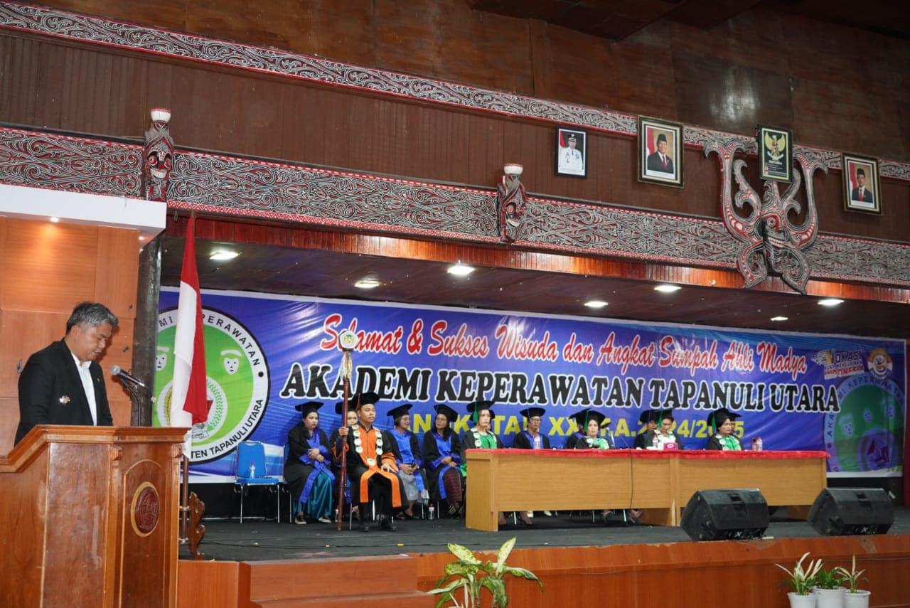 Pemkab Taput Ajak Perawat Muda Siap Go International pada Wisuda Akper Angkatan ke-20