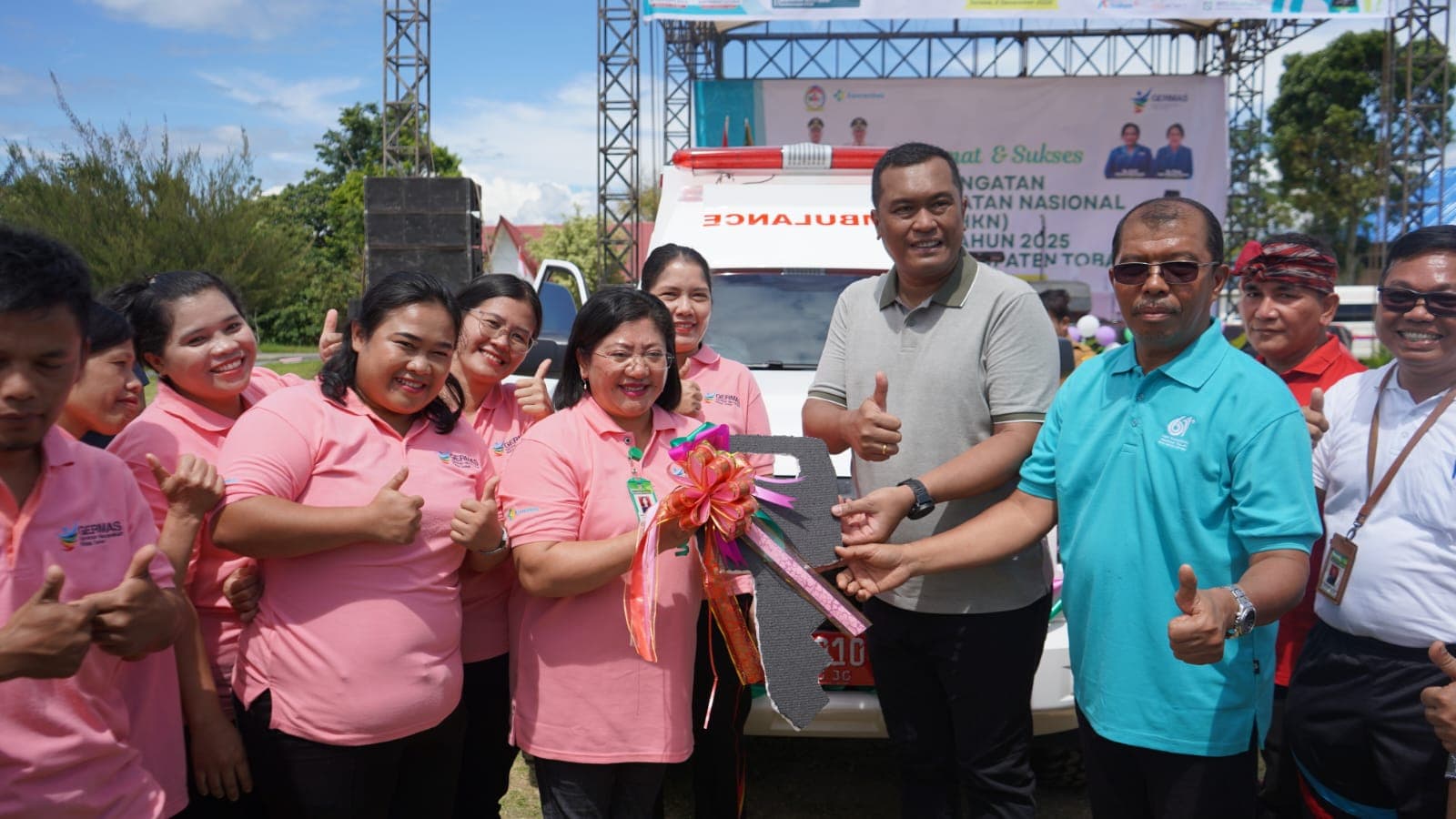 HKN ke-61 Kabupaten Toba Dibuka dengan Senam Bersama, Disertai Penyerahan Ambulans dan Peresmian UPT Public Safety Center 119