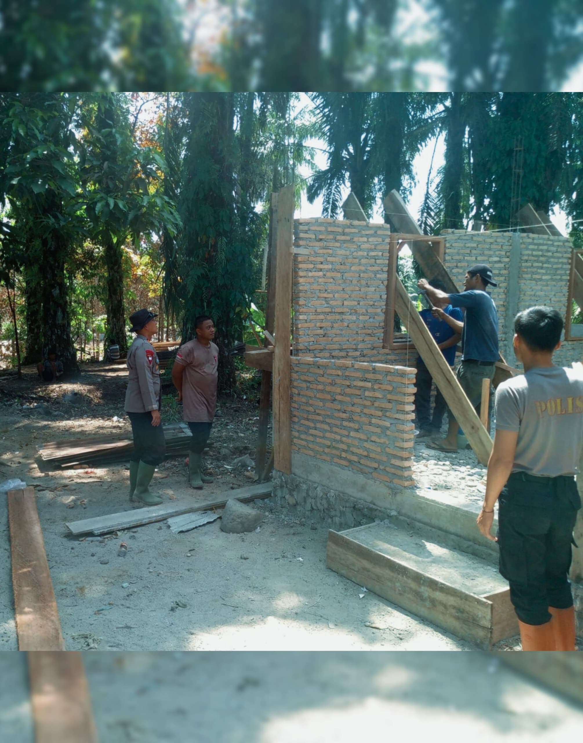 Brimob Polda Sumut Terus Mendampingi Warga, Pembersihan Rumah dan Masjid Capai Progres Signifikan