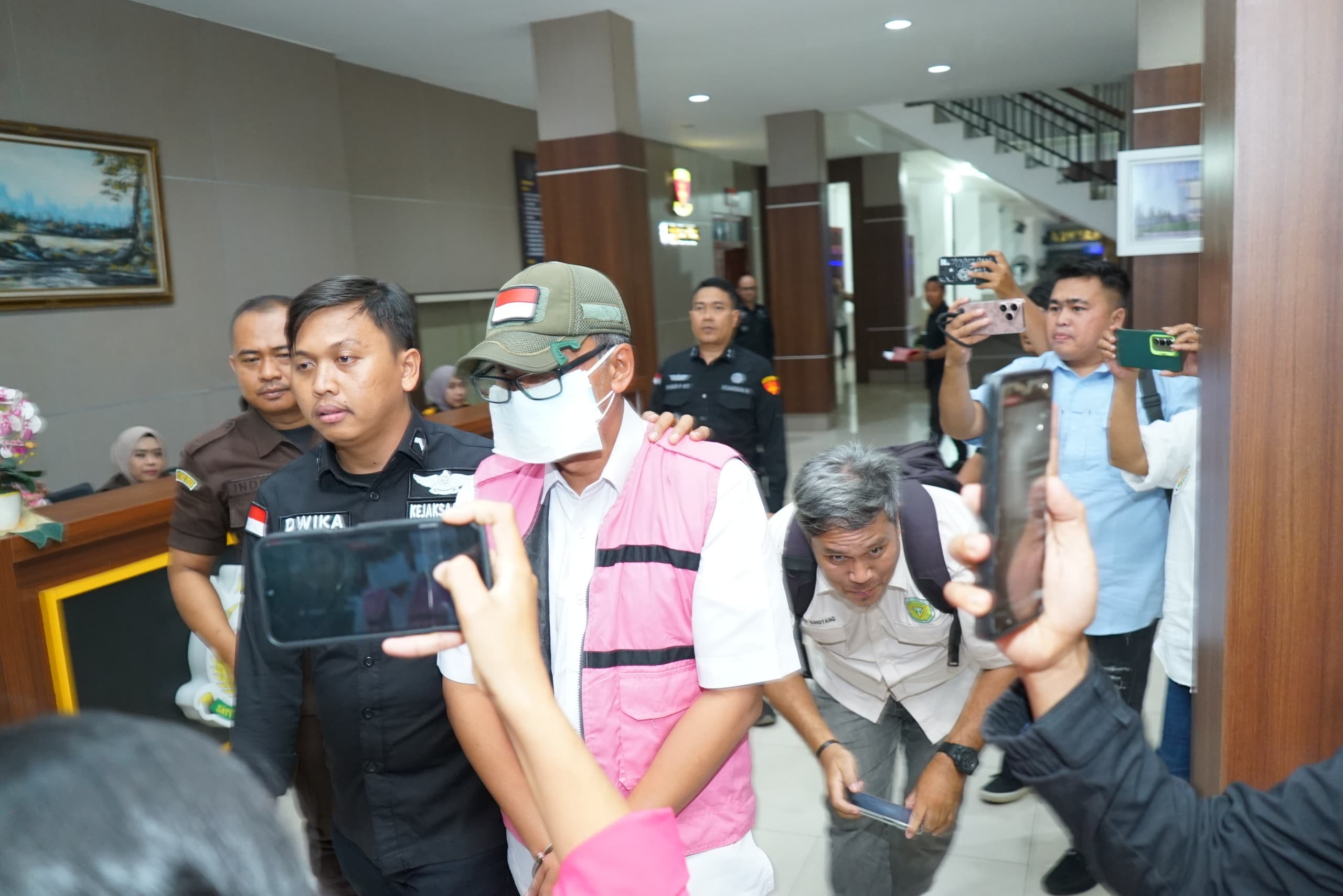 Kejati Sumut Tetapkan Tersangka Dan Tahan PPK PUPR Perkara Tipikor Proyek Konstruksi Penataan Kawasan Waterfront City Pangaururan dan Kawasan Strategis KSPN Danau Toba TA.2022Â