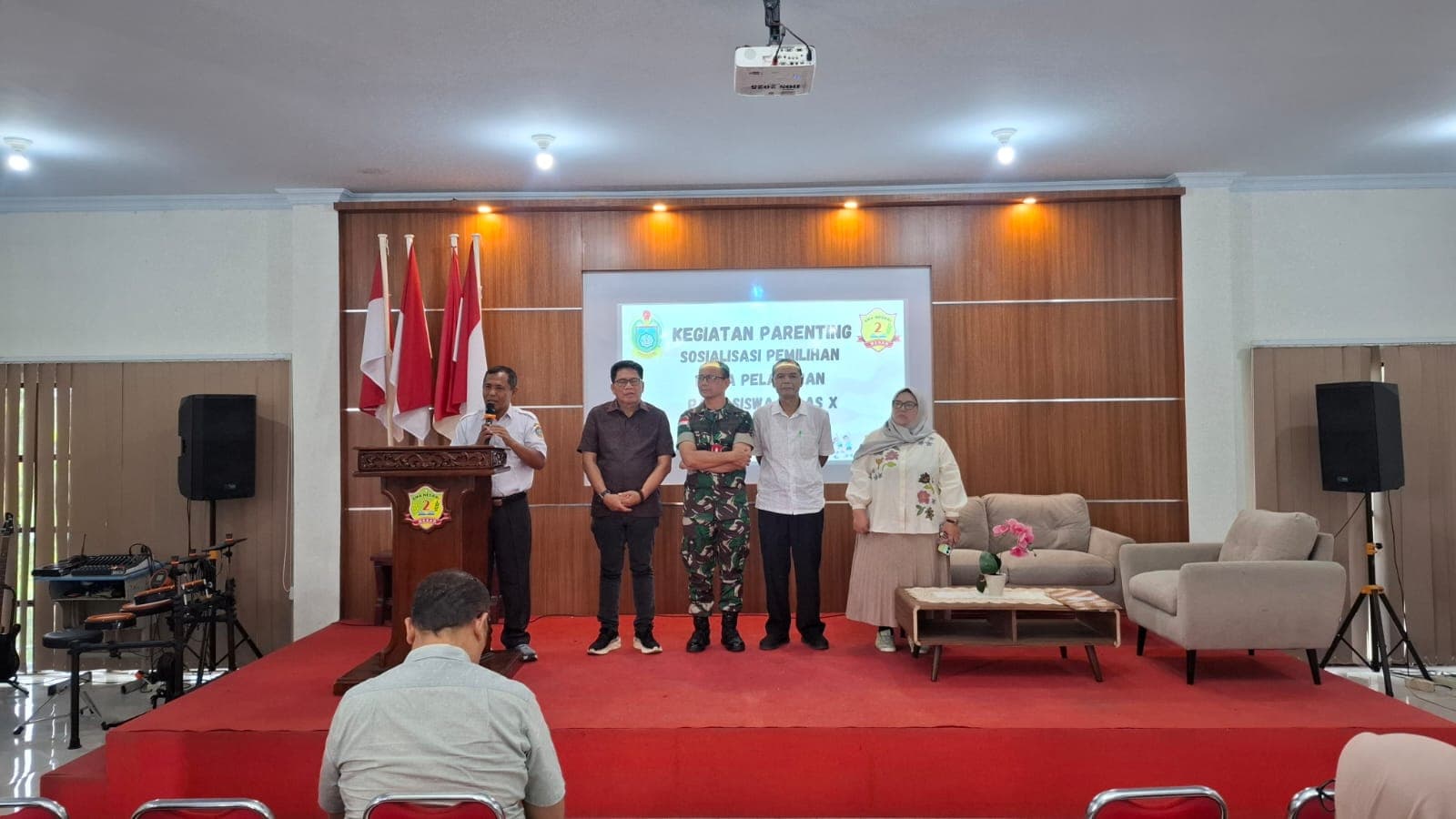 Dukung Pengembangan Potensi Siswa, SMAN 2 Medan Gelar Parenting dan Serahkan SK Komite