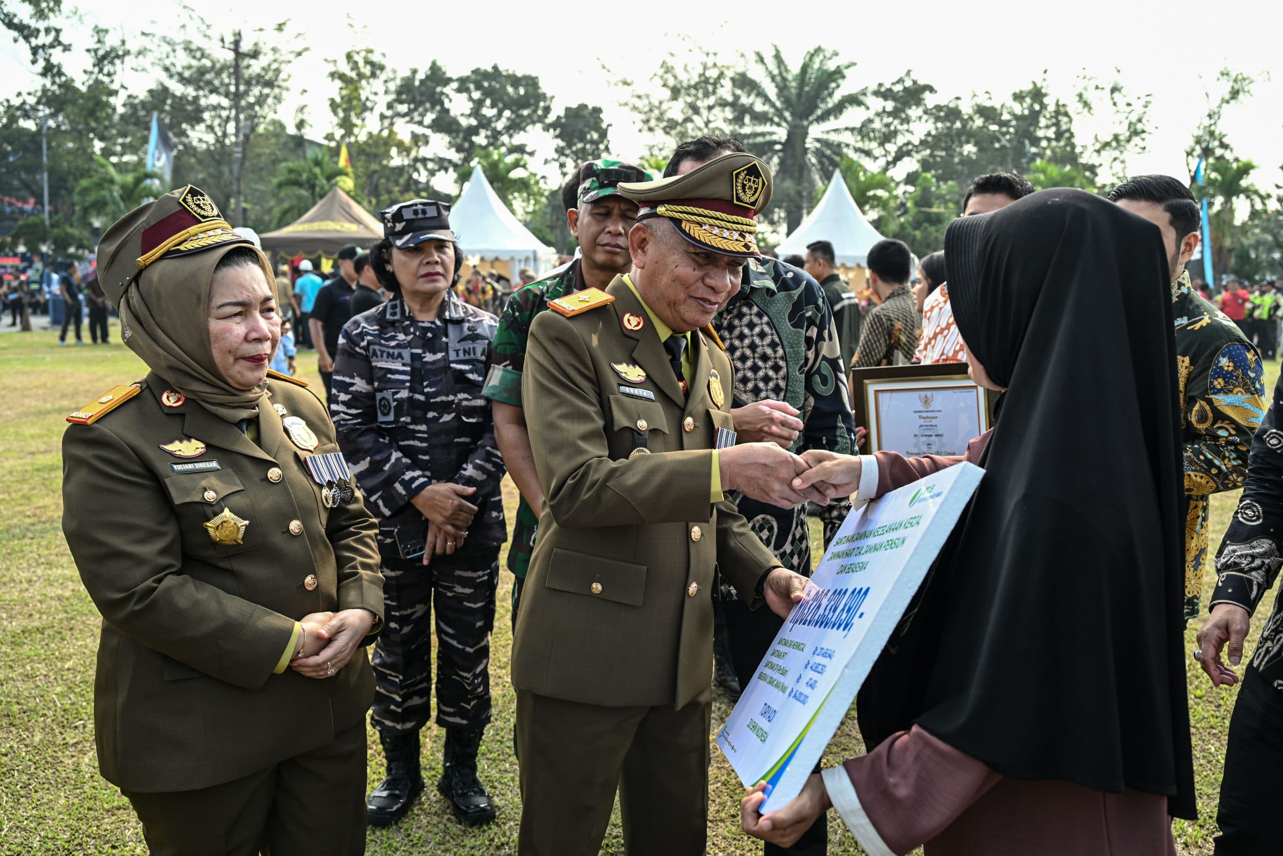 Peringati Bulan K3, Wagubsu Beri Santunan dan Penghargaan Keselamatan Kerja
