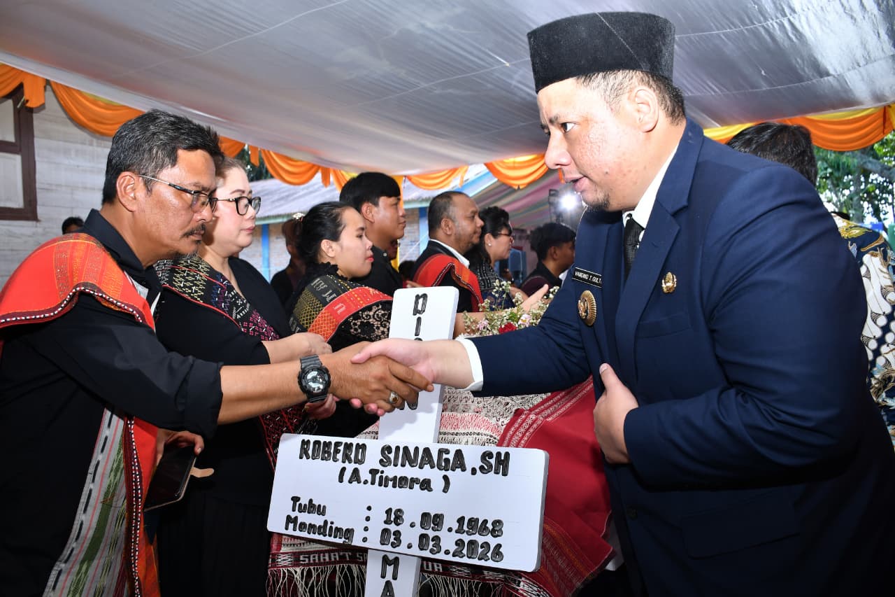 Bupati Samosir Pimpin Upacara Kenegaraan Pemakaman Camat Palipi Roberd Sinaga