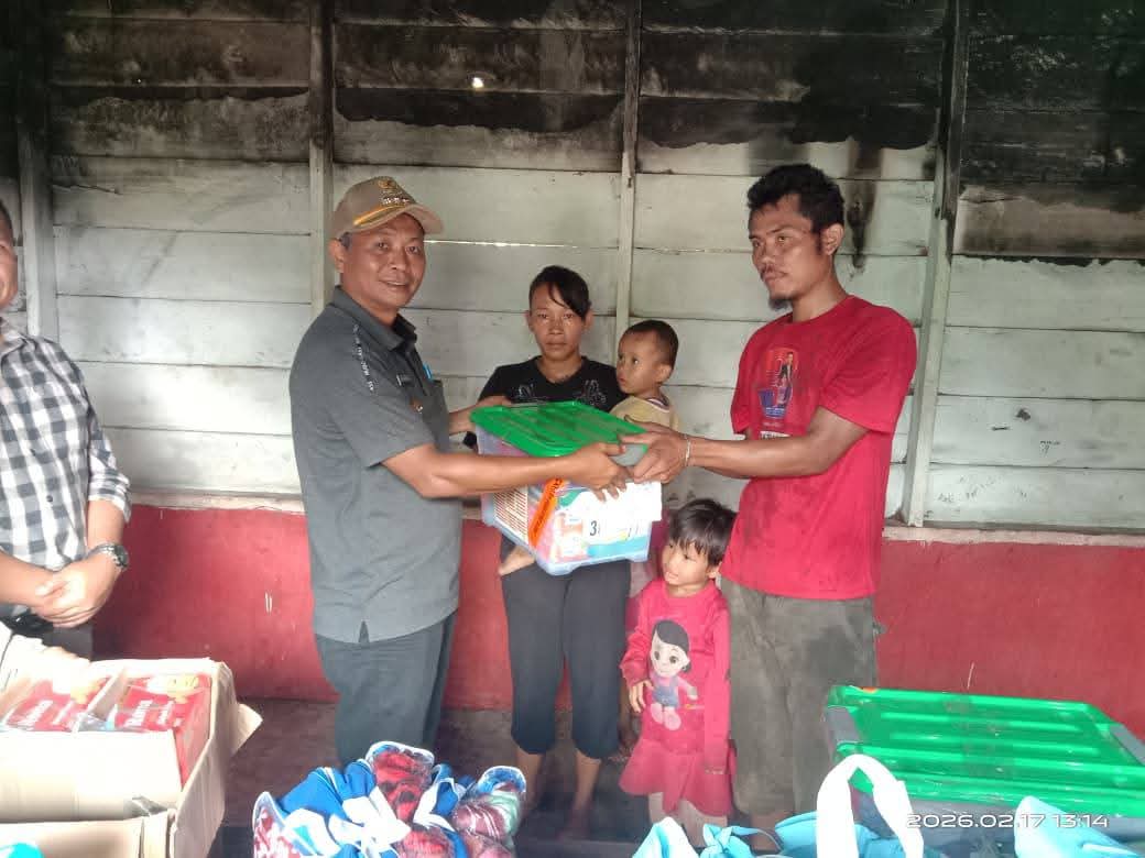 Pemkab Humbahas Salurkan Bantuan untuk Korban Kebakaran di Parlilitan