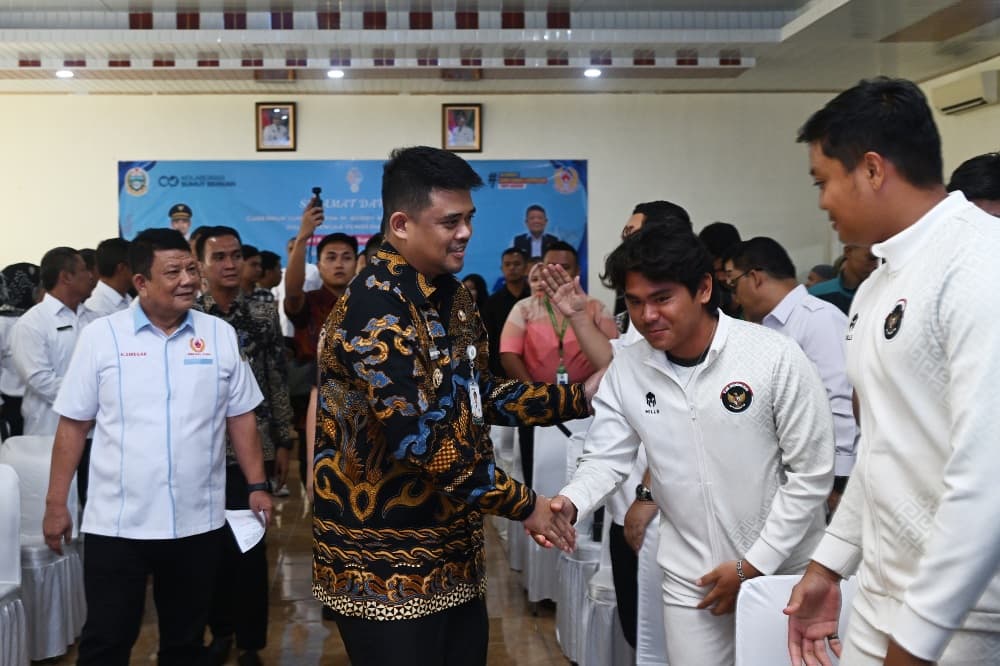 Gubsu Serahkan Tali Asih Peraih Medali SEA Games