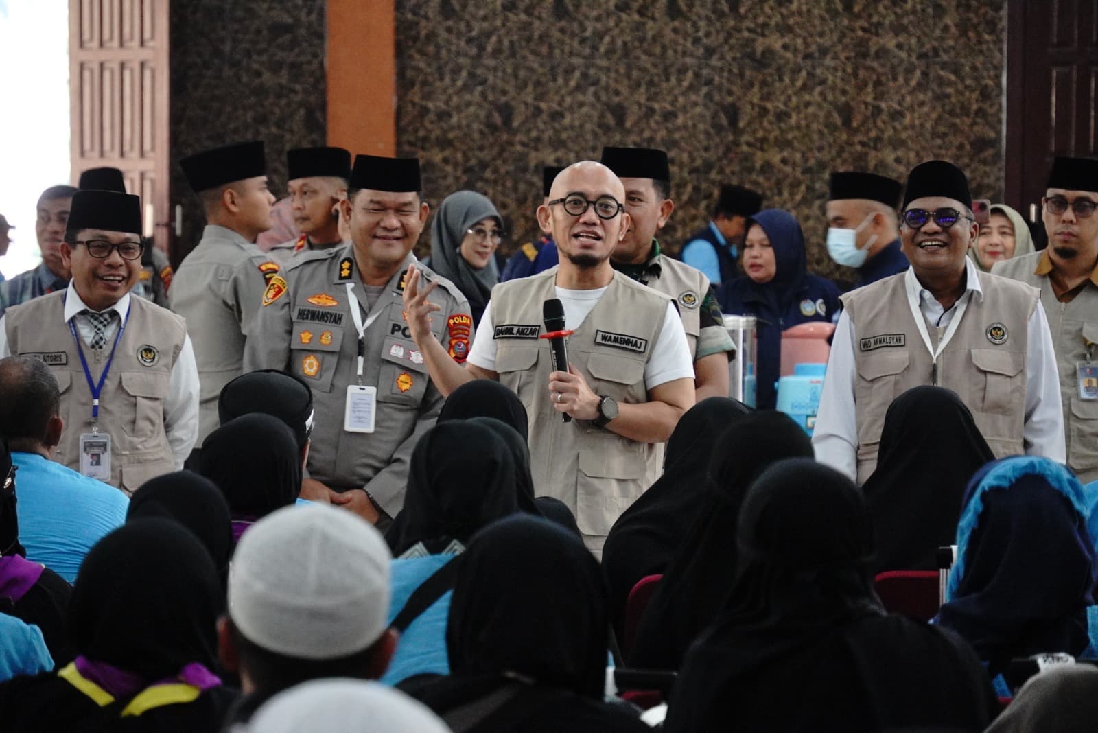 Wamen Haji Sambut Langsung Kloter 16 Debarkasi Medan