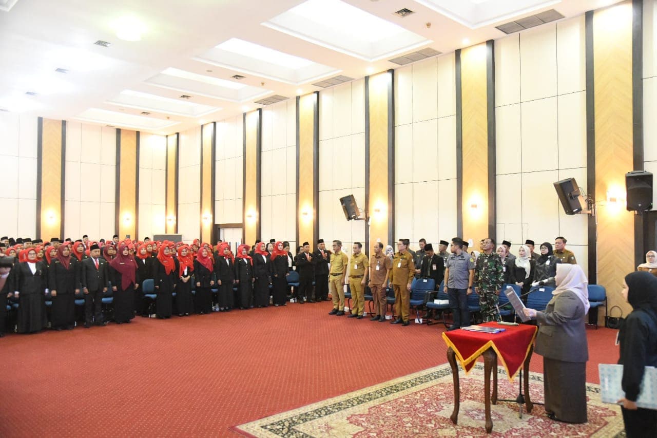 Lantik 215 Kepala Sekolah, Bupati Kasmarni Tegaskan Zero Tolerance terhadap Pungli PPDB