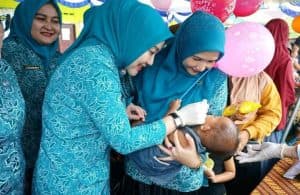 Pj. Ketua TP PKK Langkat Serahkan 100 Paket Sembako Bantuan Presiden RI di Kec. Tanjung Pura