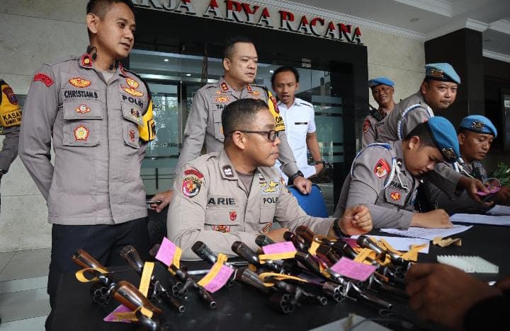 Polres Tulungagung Secara Berkala Lakukan Pemeriksaan Senpi Yang Dipegang Personil