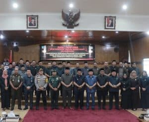 Bupati Tanjabbar Hadiri Rapat Paripurna DPRD Penetapan Pasangan Calon Bupati dan Wakil Bupati Terpilih pada Pemilihan Serentak Tahun 2024