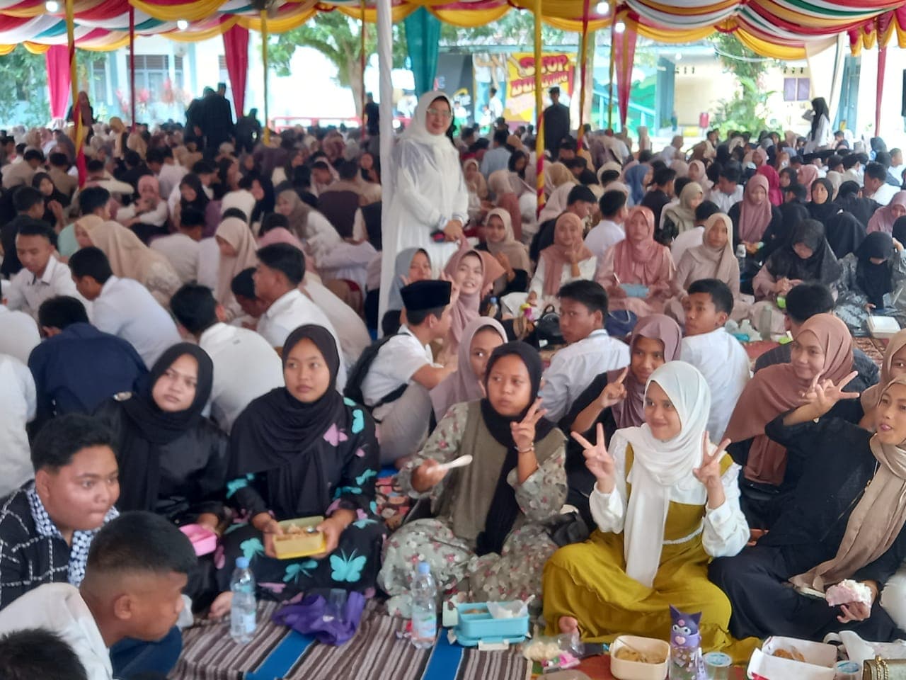 Sambut Bulan Suci Ramadhan, SMAN 13 Medan Makan Bersama di Tenda