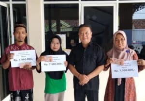 Membentuk Karakter dan Akhlak, Pemdes Jatidowo Salurkan Bantuan Operasional untuk TPQ