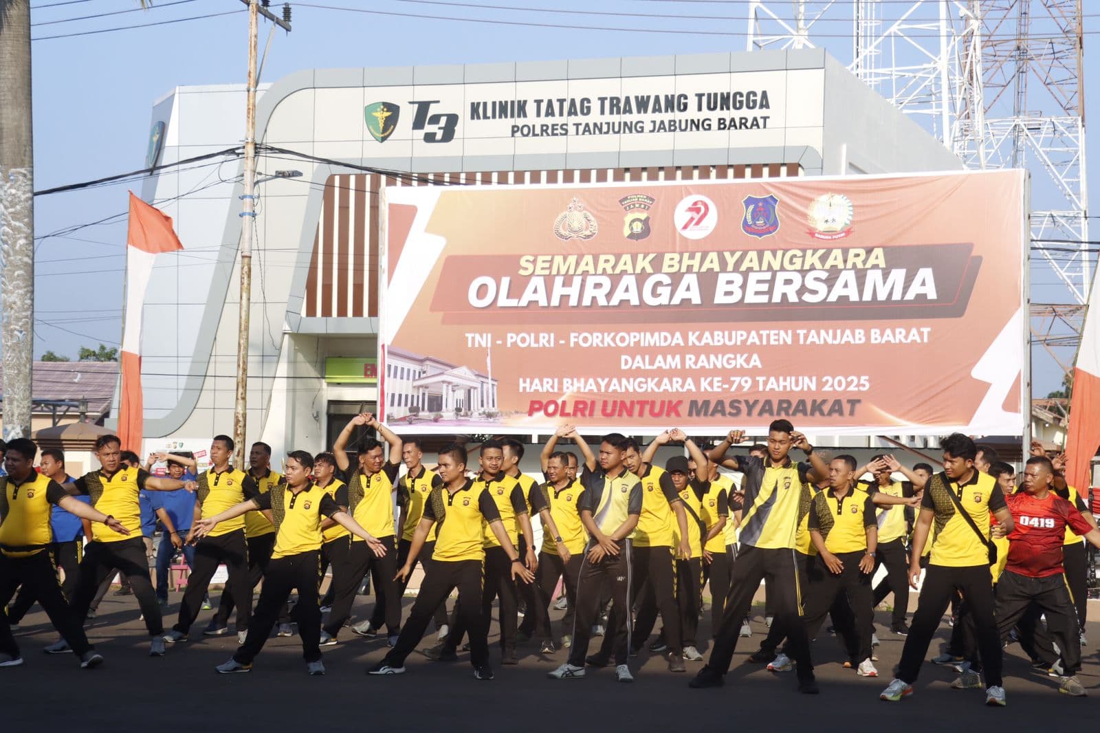 Sambut Hari Bhayangkara ke-79, Polres Tanjab Barat Gelar Olahraga Bersama