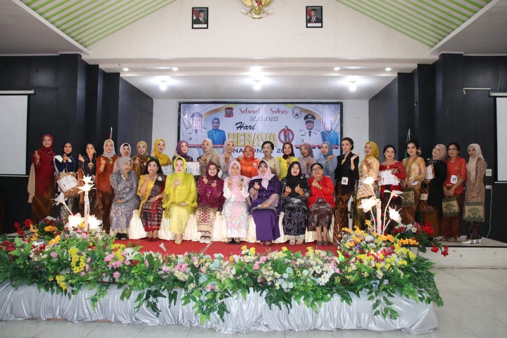 Hadiri Peringatan Hari Kebaya Nasional 2025, Sekretaris Daerah : Kebaya Jati Diri Wanita Indonesia Warisan Leluhur, Harus Terus di Lestarikan