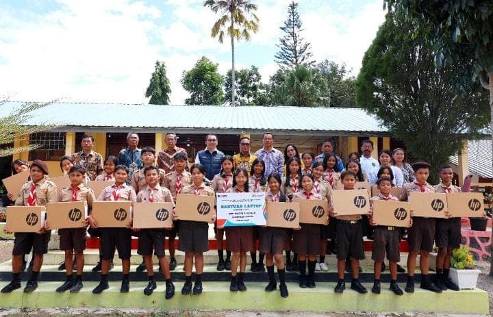 Dukung Transformasi Digital Pendidikan, INALUM Salurkan Bantuan 16 Unit Laptop untuk SMP Negeri 2 Harian