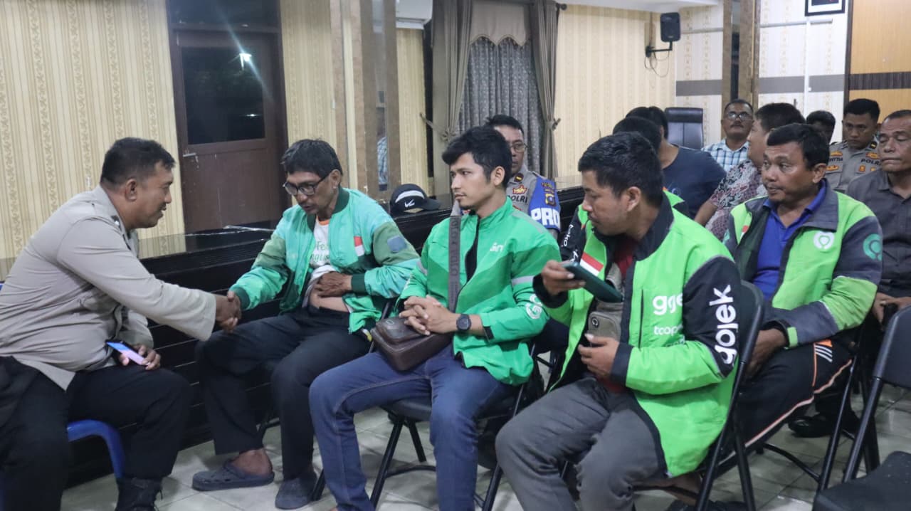 Wujud rasa Belasungkawa terkait tewasnya Affan Kurniawan,Polresta Deli Serdang Bersama Komunitas Ojol Lakukan Doa Bersama