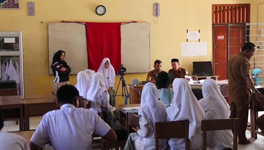Disdukcapil Aceh Singkil Jemput Bola Perekaman e-KTP ke Sekolah, Sasar Siswa Pemula