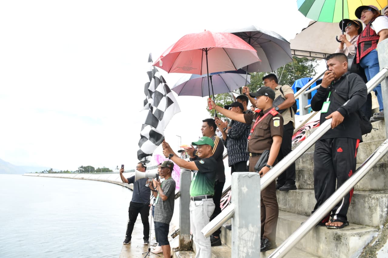 Bupati Samosir Lepas Start Lomba Solu Bolon