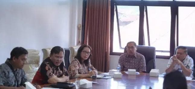 Wabup Karo Pimpin Rapat Sosialisasi Rencana Pengelolaan Sampah Dengan Sistem Controlled Landfill