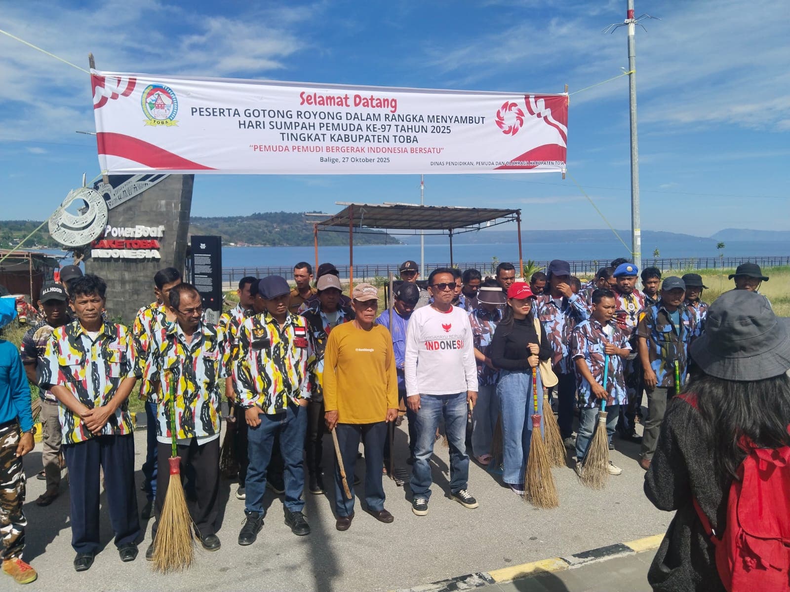 Pemuda Toba Semarakkan Sumpah Pemuda dengan Gotong Royong dan Sinergitas