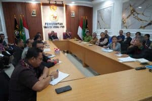 Bupati Taput Pimpin Rapat Pembahasan Ranperda Perubahan Perangkat Daerah