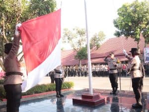 Upacara Bendera Warnai Peringatan Hari Ibu ke 97 di Polres Binjai