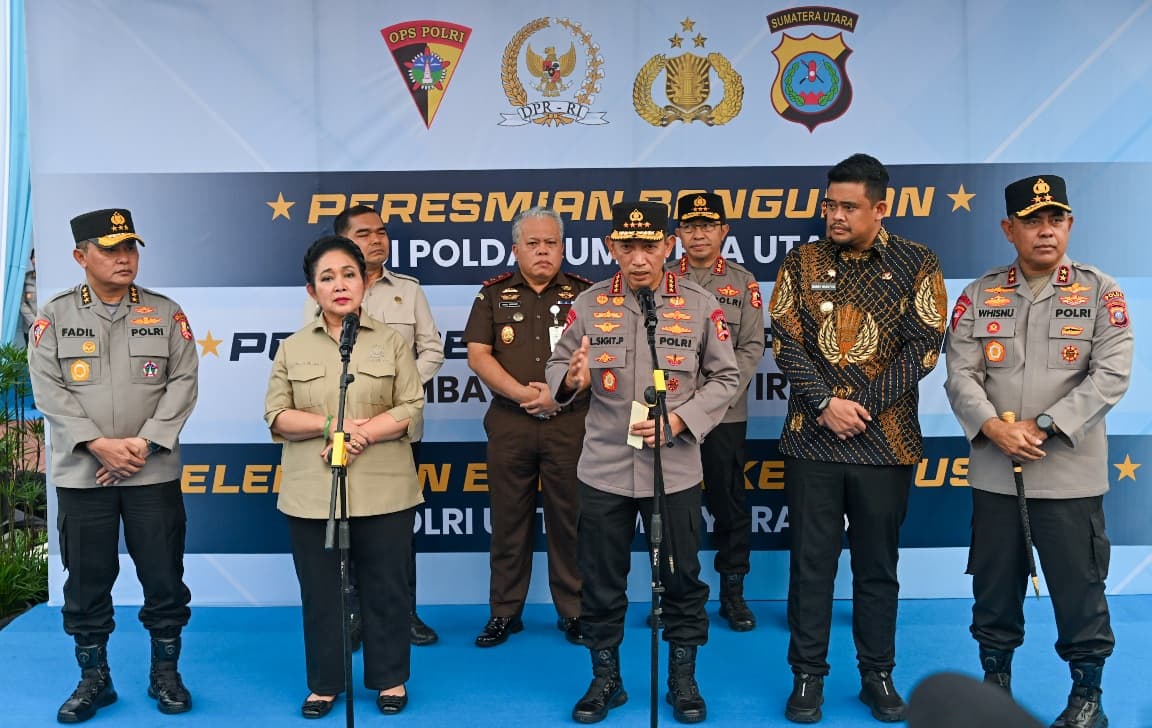 Gubsu Dampingi Kapolri Lepas Bantuan untuk Korban Bencana di Sumatera