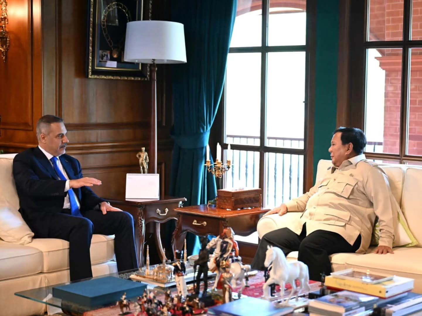 Presiden Prabowo dan Menlu Türkiye Hakan Fidan saat bertemu, Rabu (3/6/2026) di Hambalang. (Foto: Ist/Aktual Online) 