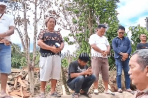 Doa di Atas Kayu Besar Banjir Bandang Sarulla, Warga: Lasdo Rohanami Ale Marukkil Hami