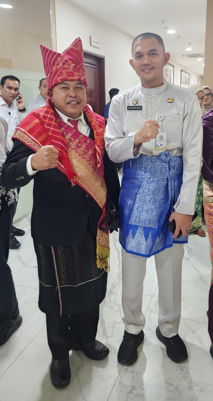Puncak Peringatan Hari Guru Tahun 2025, Gubsu Beri Hadiah dan Apresiasi Guru-guru Terbaik