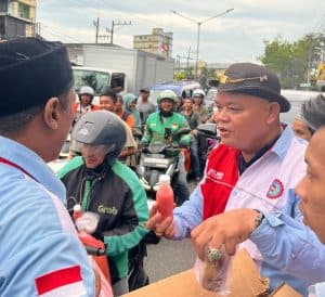 PUK SPTSI-KSPSI Medan Deli dan Kota Medan Bagi-bagi Seribu Jus Jelang Buka Puasa