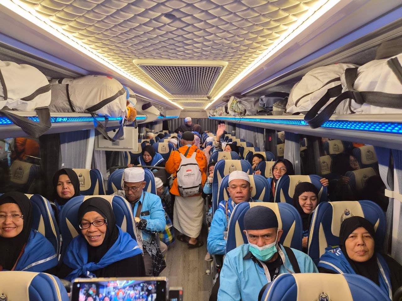 Rombongan jemaah haji gelombang pertama saat akan diberangkatkan pulang ke tanah air. (Foto: Ist/Aktual Online)